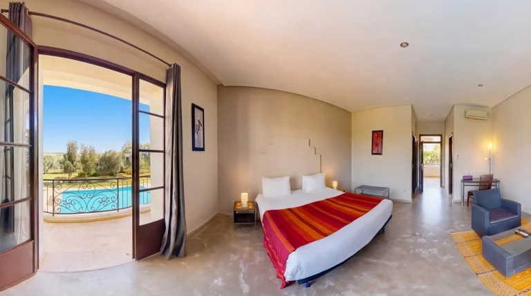 chambre-double-fes-villa-agapanthe-terrasse-vue-piscine-01
