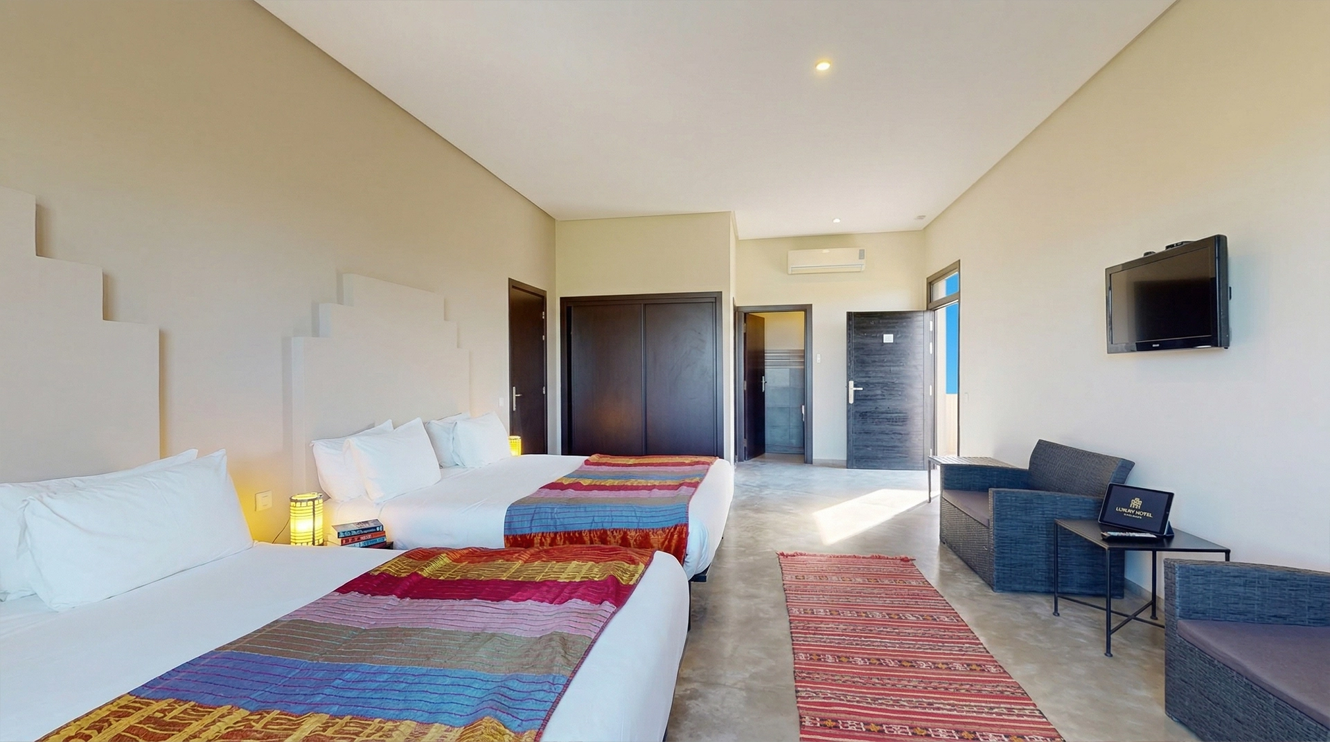 chambre-quadruple-fes-villa-agapanthe-2-lits-queen-piscine-jardin-02