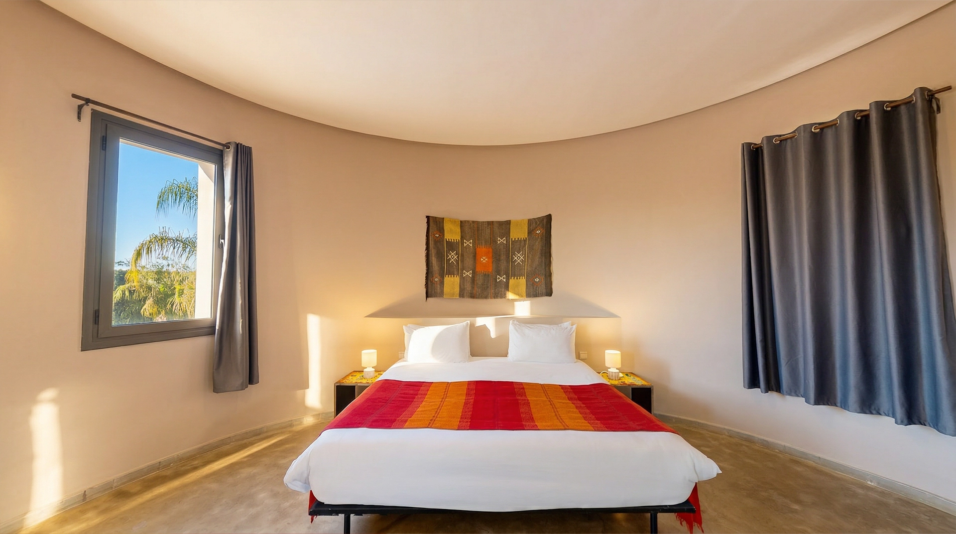 Chambre avec terrasse privée et vue piscine à la Villa Agapanthe maison d’hôtes à Fès